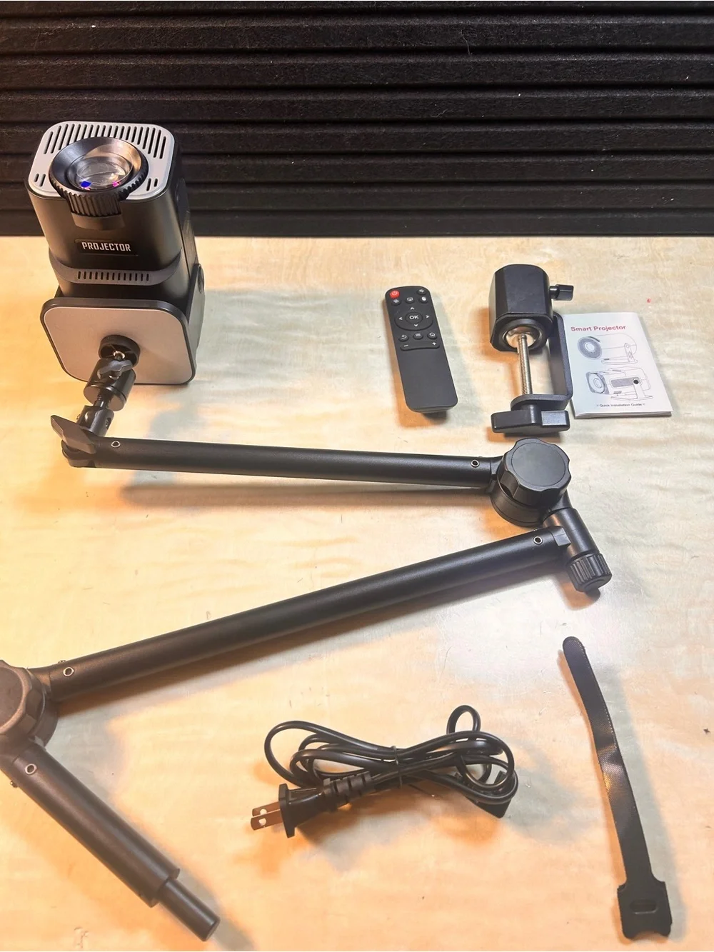 Art Projector for Tracing and Drawing 5G/2.4G WiFi Projector like new condition